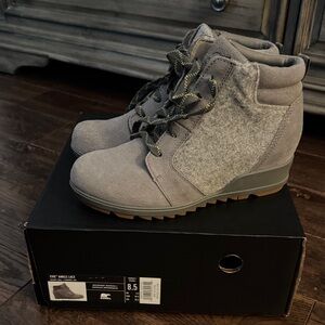 Sorel Evie GrayAnkle lace Boots 8.5